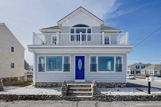 Detached House for sale in Hampton