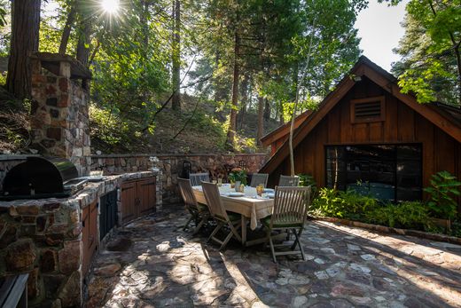 Luxury home in Lake Arrowhead, San Bernardino County