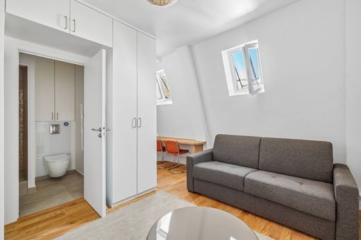 Apartment in Tour Eiffel, Invalides – Ecole Militaire, Saint-Thomas d’Aquin, Paris