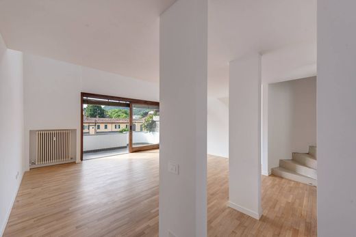 Apartment / Etagenwohnung in Como, Provincia di Como