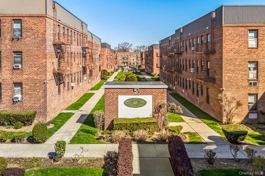 Luxus-Haus in Bayside, Queens County