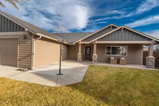 Luxury home in Redmond, Deschutes County