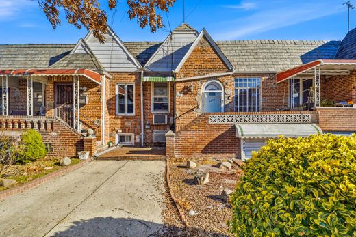 ‏בית חד-משפחתי ב  Elmhurst, Queens County