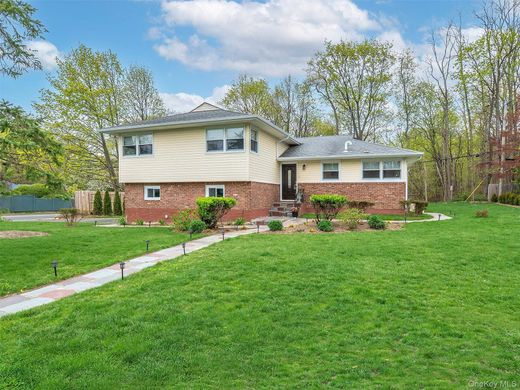 Detached House in Glen Cove, Nassau County