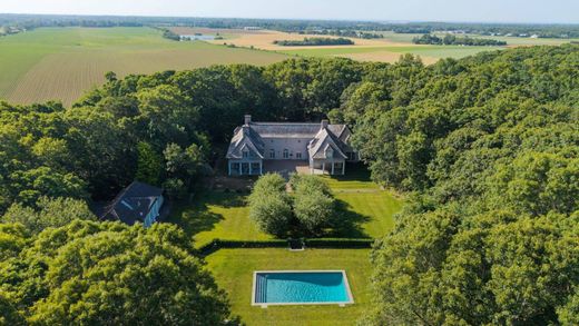 Detached House in Water Mill, Suffolk County