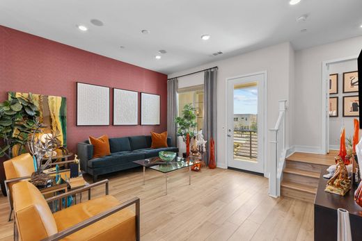Apartment in Valencia, Los Angeles County