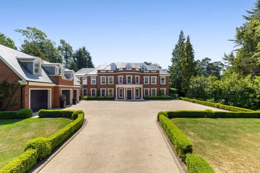 Detached House in Surrey Quays, Greater London