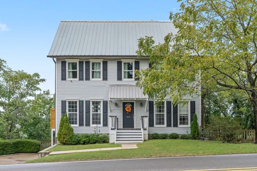 Detached House in Birmingham, Jefferson County