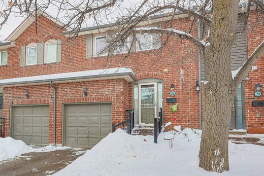 Apartment / Etagenwohnung in Vaughan, Ontario