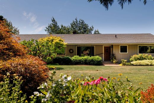 Luxury home for sale in Newberg