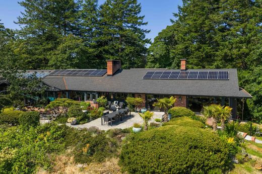 Dom jednorodzinny w Saanich, Capital Regional District