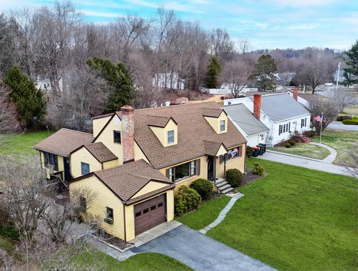 Detached House in Poughkeepsie, Dutchess County