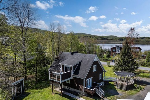 Detached House in Bromont, Montérégie