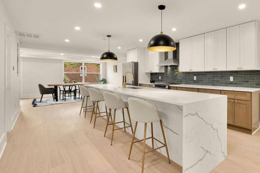 Apartment in Washington, Washington County