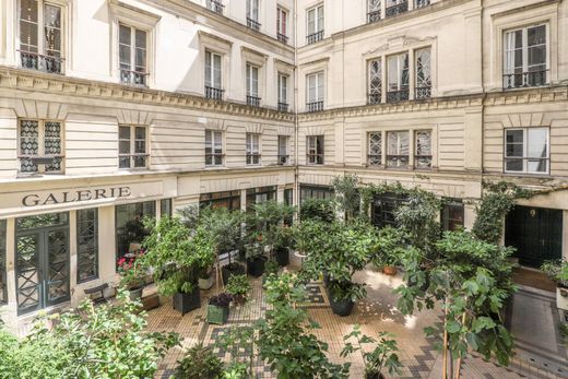 Apartment / Etagenwohnung in Tour Eiffel, Invalides – Ecole Militaire, Saint-Thomas d’Aquin, Paris