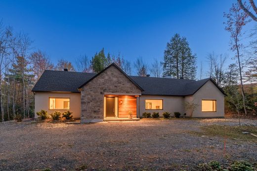 Detached House in Austin, Estrie