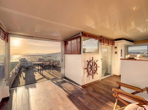 Apartment / Etagenwohnung in Juan-les-Pins, Alpes-Maritimes