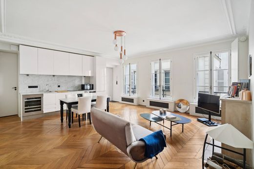 Apartment in Saint-Germain, Odéon, Monnaie, Paris
