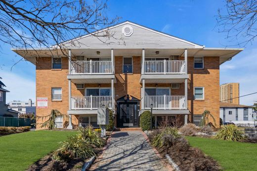 Apartment / Etagenwohnung in Asbury Park, Monmouth County