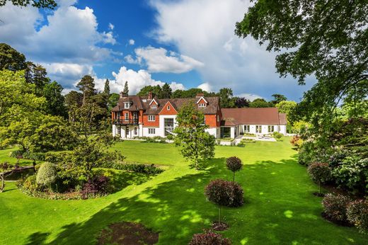 Detached House in Surrey Quays, Greater London