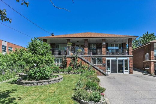 Detached House in Toronto, Ontario