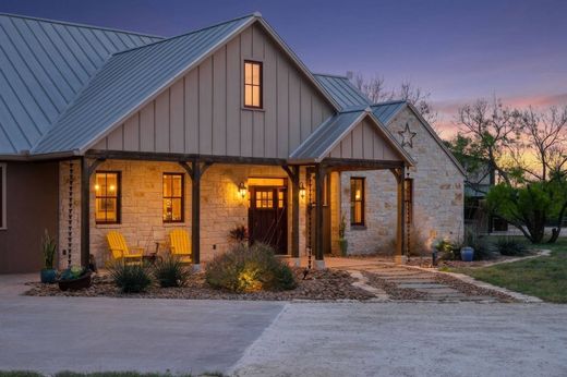 Detached House in Fredericksburg, Gillespie County