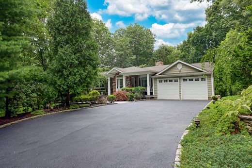 Detached House in Smithtown, Suffolk County