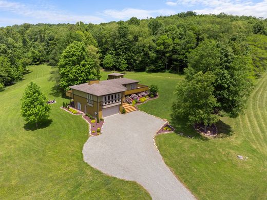 Luxury home in Normalville, Fayette County