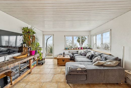 Vrijstaand huis in Saint-Triphon, Aigle District