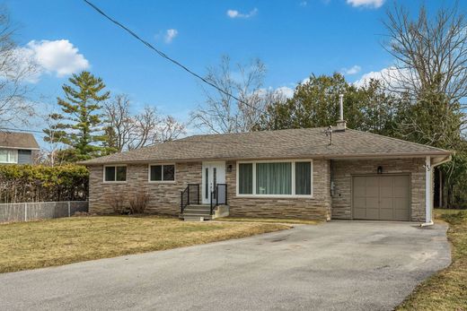Detached House in Georgina, Ontario