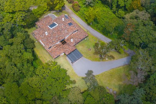 Dom jednorodzinny w Santa Ana, Provincia de San José