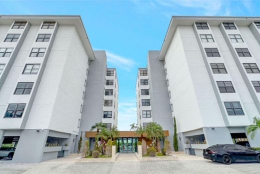 Apartment / Etagenwohnung in Bay Harbor Islands, Miami-Dade County