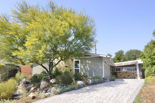 Detached House for rent per month in North Hills
