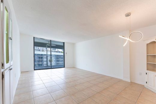 ﺷﻘﺔ ﻓﻲ North Miami Beach, Miami-Dade County