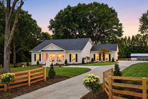 Detached House in Milton, Fulton County