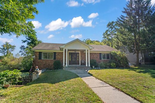 Detached House in Centerport, Suffolk County