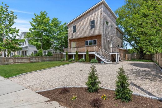 Detached House in Greenport, Suffolk County