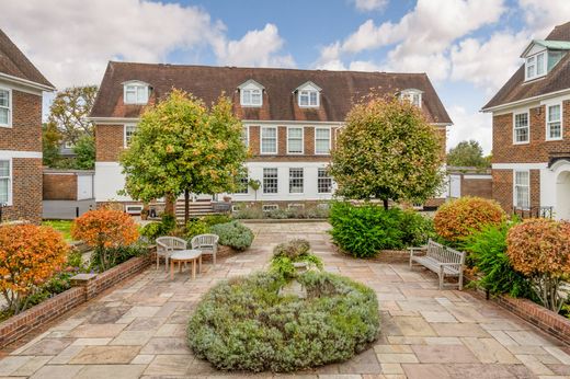 Detached House in London, Greater London