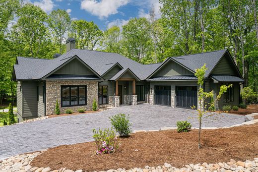 Detached House in Hendersonville, Henderson County