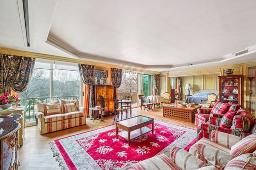 Apartment / Etagenwohnung in Tour Eiffel, Invalides – Ecole Militaire, Saint-Thomas d’Aquin, Paris