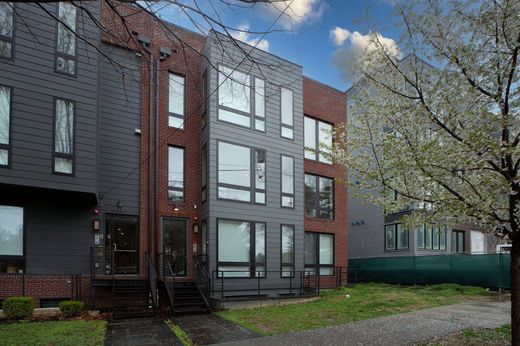 Apartment in Washington, Washington County