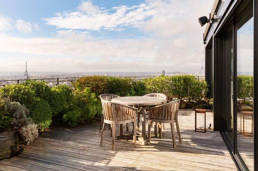 Apartment in Montmartre, Abbesses, Grandes-Carrières, Paris