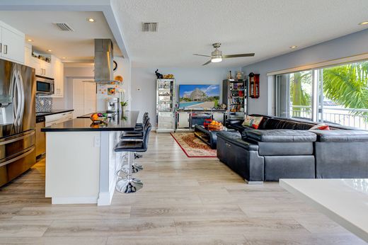 Apartment / Etagenwohnung in Hallandale Beach, Broward County