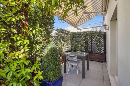 Apartment in Belleville, Père-Lachaise, Ménilmontant, Paris