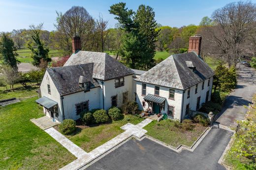 Detached House in Old Westbury, Nassau County