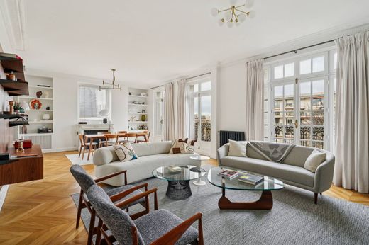 Apartment / Etagenwohnung in Neuilly-sur-Seine, Hauts-de-Seine