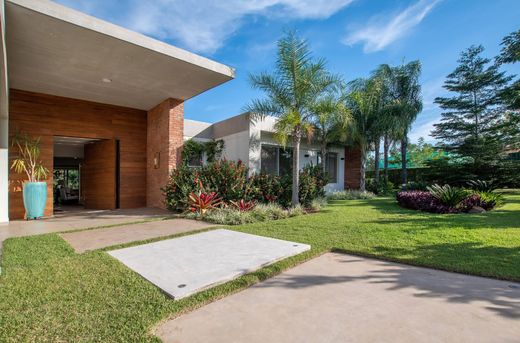 Einfamilienhaus in Mariano Roque Alonso, Departamento Central