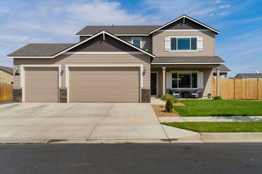 Luxury home in Madras, Jefferson County