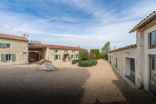 Detached House in Saint-Sulpice-de-Royan, Charente-Maritime
