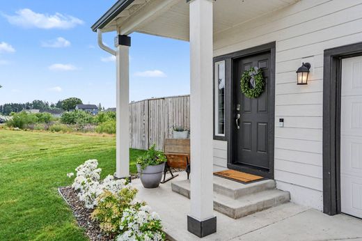 Luxury home in Albany, Linn County